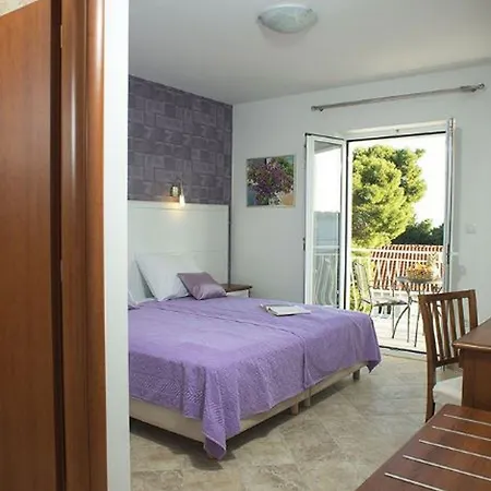 Apartments Milka & Miho 3*