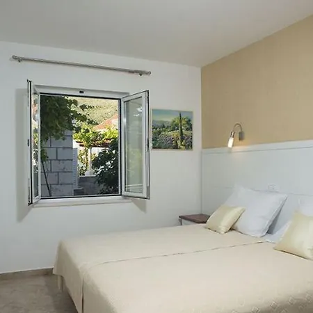 Apartments Milka & Miho Guest house