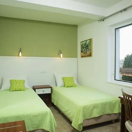 Apartments Milka & Miho Guest house 3*