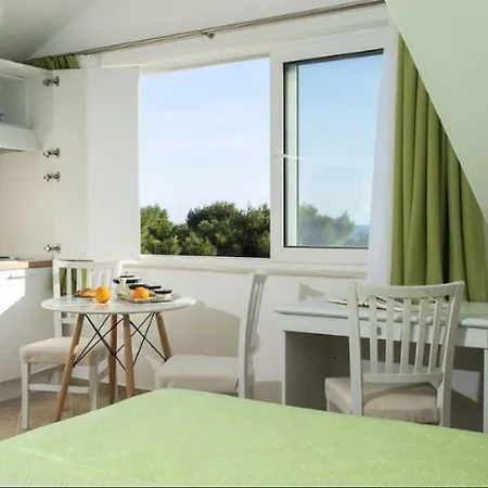 Apartments Milka & Miho Guest house 3*