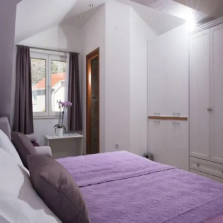 Guest house Apartments Milka & Miho 3*