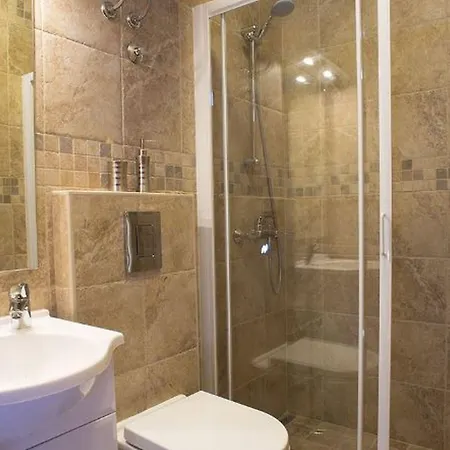 Guest house Apartments Milka & Miho 3*