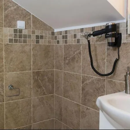 Apartments Milka & Miho 3*