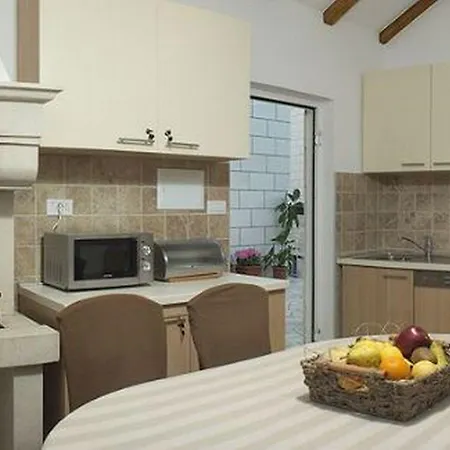 Guest house Apartments Milka & Miho