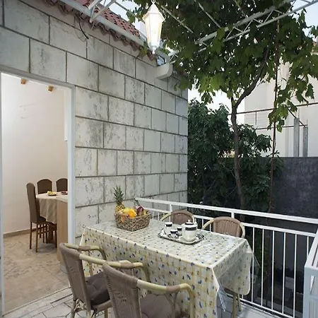 Apartments Milka & Miho 3*