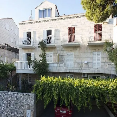 Apartments Milka & Miho 3*