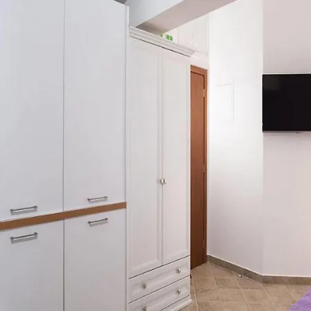 Apartments Milka & Miho 3*
