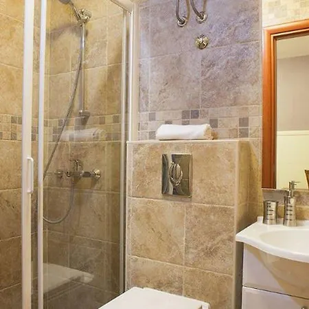 Guest house Apartments Milka & Miho 3*