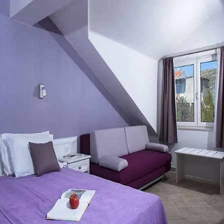 Apartments Milka & Miho 3*