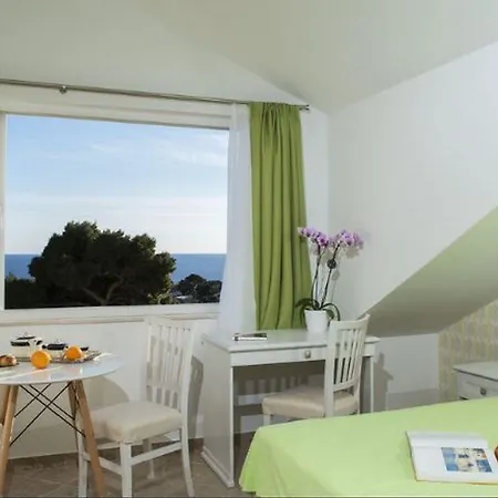 Milka & Miho Gæstehus 3*